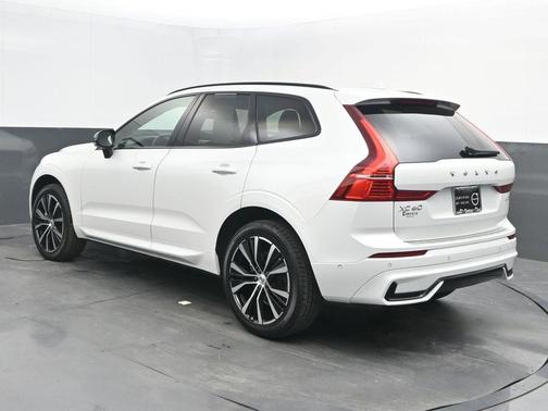 2023 Volvo XC60 B5 Plus Dark Theme