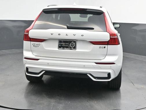 2023 Volvo XC60 B5 Plus Dark Theme