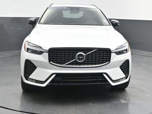 2023 Volvo XC60 B5 Plus Dark Theme