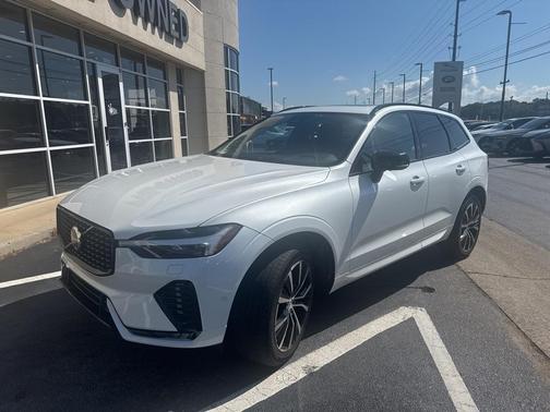 2023 Volvo XC60 B5 Plus Dark Theme