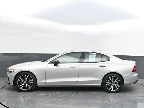 2025 Volvo S60 B5 Core