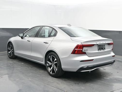 2025 Volvo S60 B5 Core