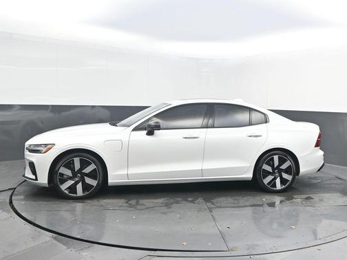 2024 Volvo S60 Recharge Plug-In Hybrid T8 Plus Dark Theme