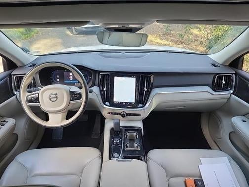 2024 Volvo S60 Recharge Plug-In Hybrid T8 Plus Dark Theme