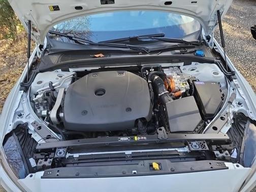 2024 Volvo S60 Recharge Plug-In Hybrid T8 Plus Dark Theme