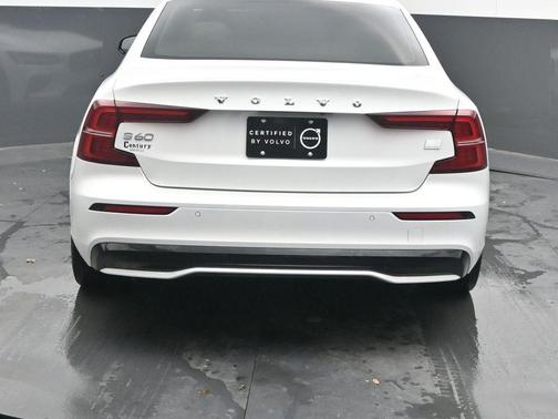 2024 Volvo S60 Recharge Plug-In Hybrid T8 Plus Dark Theme