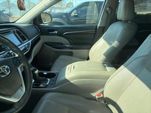 2016 Toyota Highlander Limited Platinum