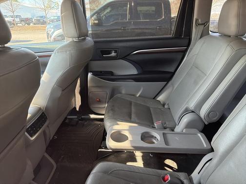 2016 Toyota Highlander Limited Platinum