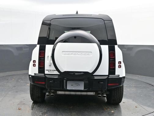 2025 Land Rover Defender P500 X-Dynamic SE