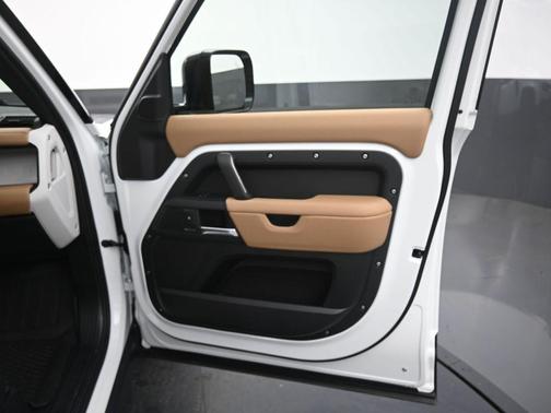 2025 Land Rover Defender P500 X-Dynamic SE