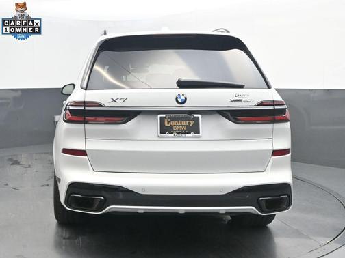 Mineral White Metallic 2025 BMW X7 xDrive40i