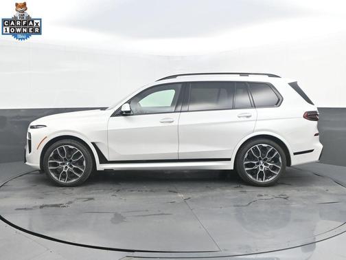 Mineral White Metallic 2025 BMW X7 xDrive40i