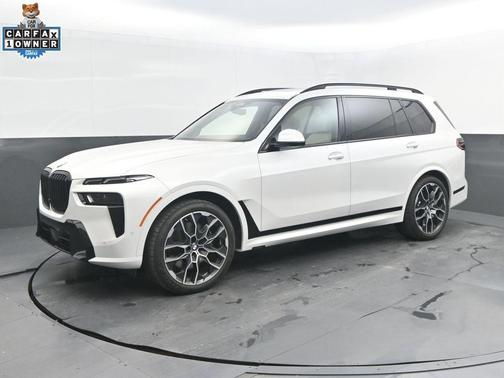 Mineral White Metallic 2025 BMW X7 xDrive40i