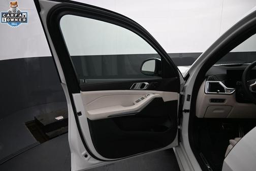 Mineral White Metallic 2025 BMW X7 xDrive40i
