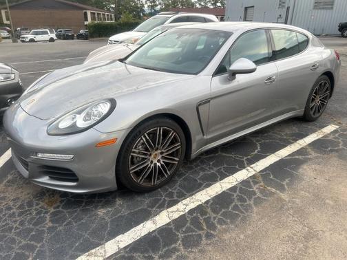 2016 Porsche Panamera 2