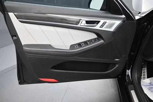 Victoria Black 2018 Genesis G80 3.3T Sport