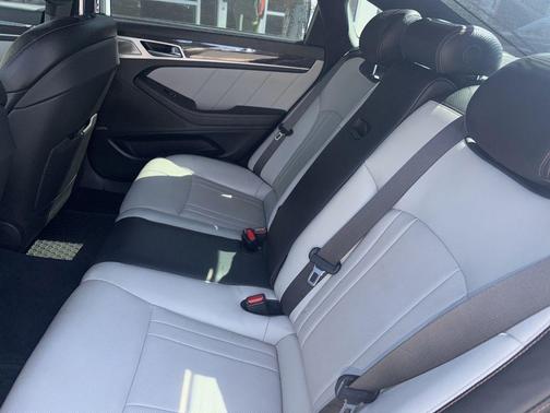 Victoria Black 2018 Genesis G80 3.3T Sport