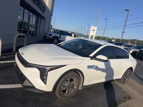 Snow White Pearl 2025 Kia K4