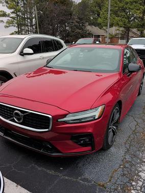 2019 Volvo S60 T6 R-Design