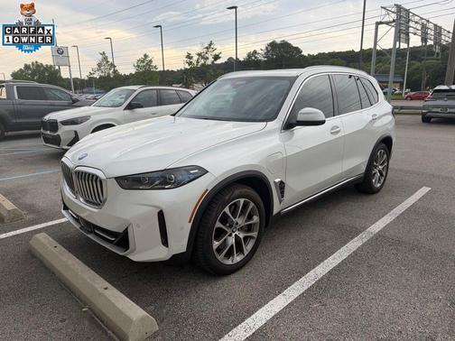Mineral White Metallic 2024 BMW X5 PHEV xDrive50e