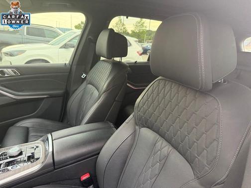 Mineral White Metallic 2024 BMW X5 PHEV xDrive50e