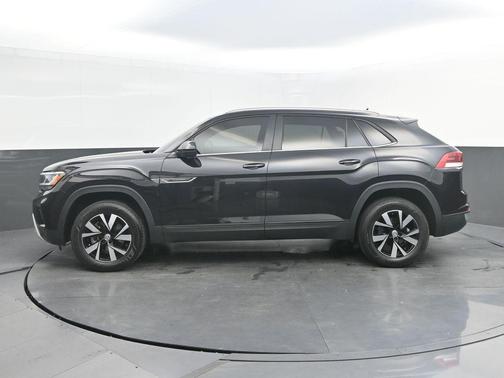Deep Black Pearl Effect 2023 Volkswagen Atlas Cross Sport 2.0T SE