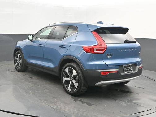2024 Volvo XC40 B5 Plus Bright Theme