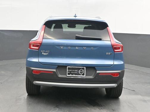 2024 Volvo XC40 B5 Plus Bright Theme