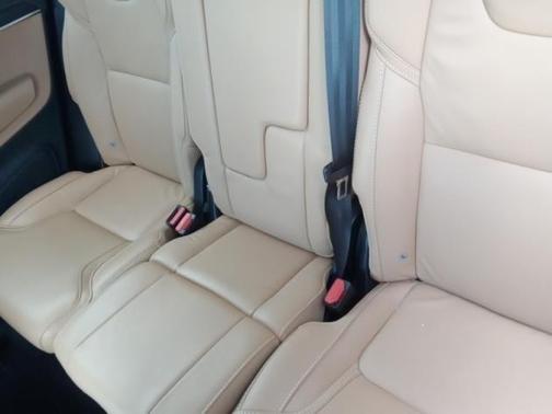 2024 Volvo XC90 Recharge Plug-In Hybrid T8 Ultimate Bright Theme 7-Seater