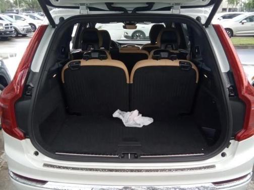 2024 Volvo XC90 Recharge Plug-In Hybrid T8 Ultimate Bright Theme 7-Seater