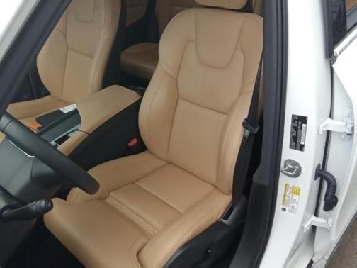2024 Volvo XC90 Recharge Plug-In Hybrid T8 Ultimate Bright Theme 7-Seater