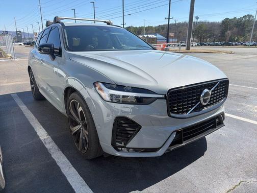 2024 Volvo XC60 B5 Ultimate Dark Theme