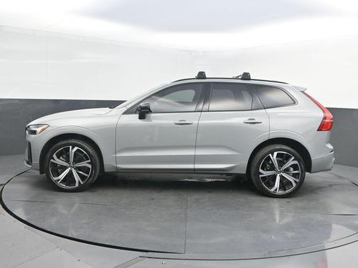 2024 Volvo XC60 B5 Ultimate Dark Theme