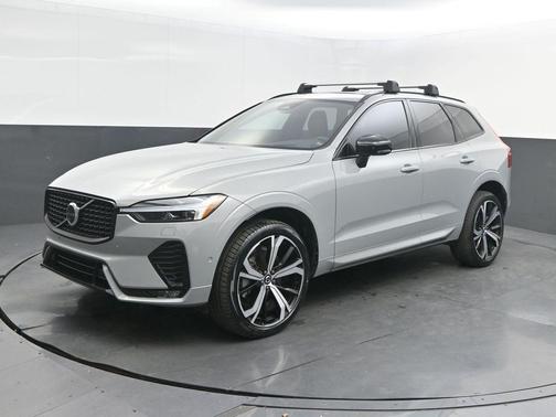 2024 Volvo XC60 B5 Ultimate Dark Theme