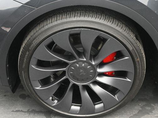 2025 Tesla Model Y Performance