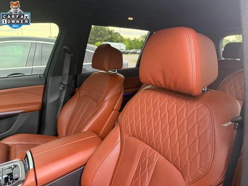 Black Sapphire Metallic 2025 BMW X7 M60i