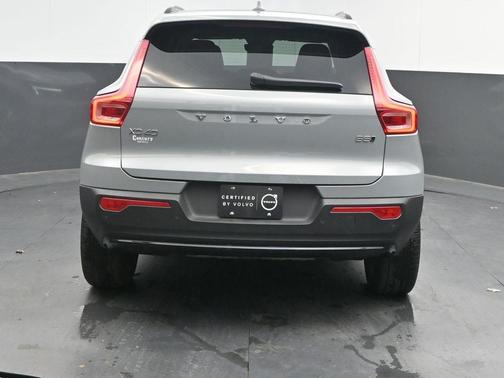 2025 Volvo XC40 B5 Plus Dark Theme
