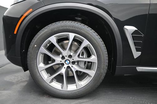 Black Sapphire Metallic 2026 BMW X5 sDrive40i