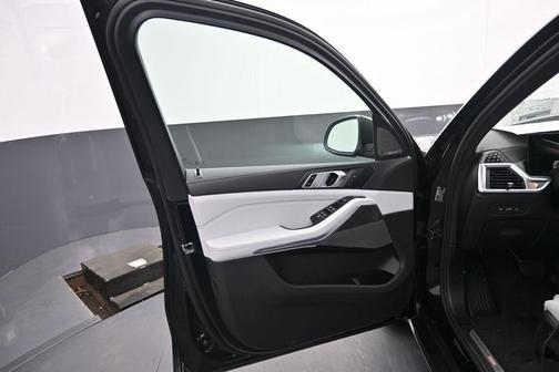 Black Sapphire Metallic 2026 BMW X5 sDrive40i