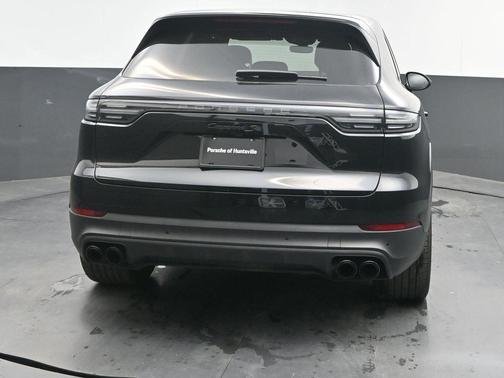 2022 Porsche Cayenne S