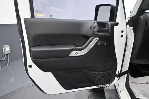Bright White Clearcoat 2015 Jeep Wrangler Unlimited Sahara
