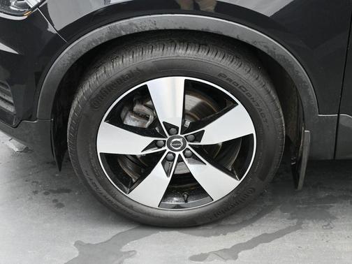 2020 Volvo XC40 T5 Momentum