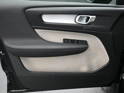 2020 Volvo XC40 T5 Momentum