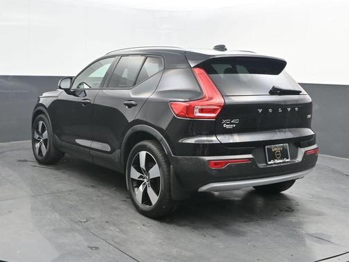 2020 Volvo XC40 T5 Momentum