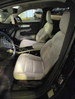 2020 Volvo XC40 T5 Momentum