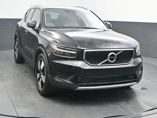2020 Volvo XC40 T5 Momentum