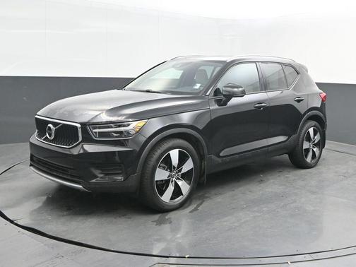 2020 Volvo XC40 T5 Momentum