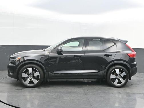 2020 Volvo XC40 T5 Momentum