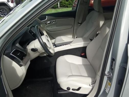 2024 Volvo XC90 B6 Plus Bright Theme 7-Seater