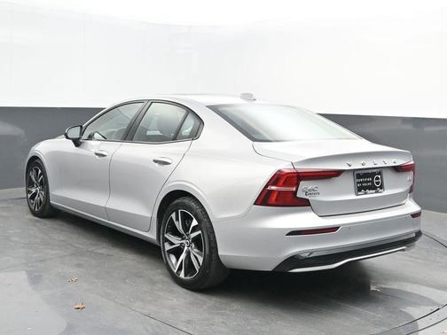 2025 Volvo S60 B5 Core